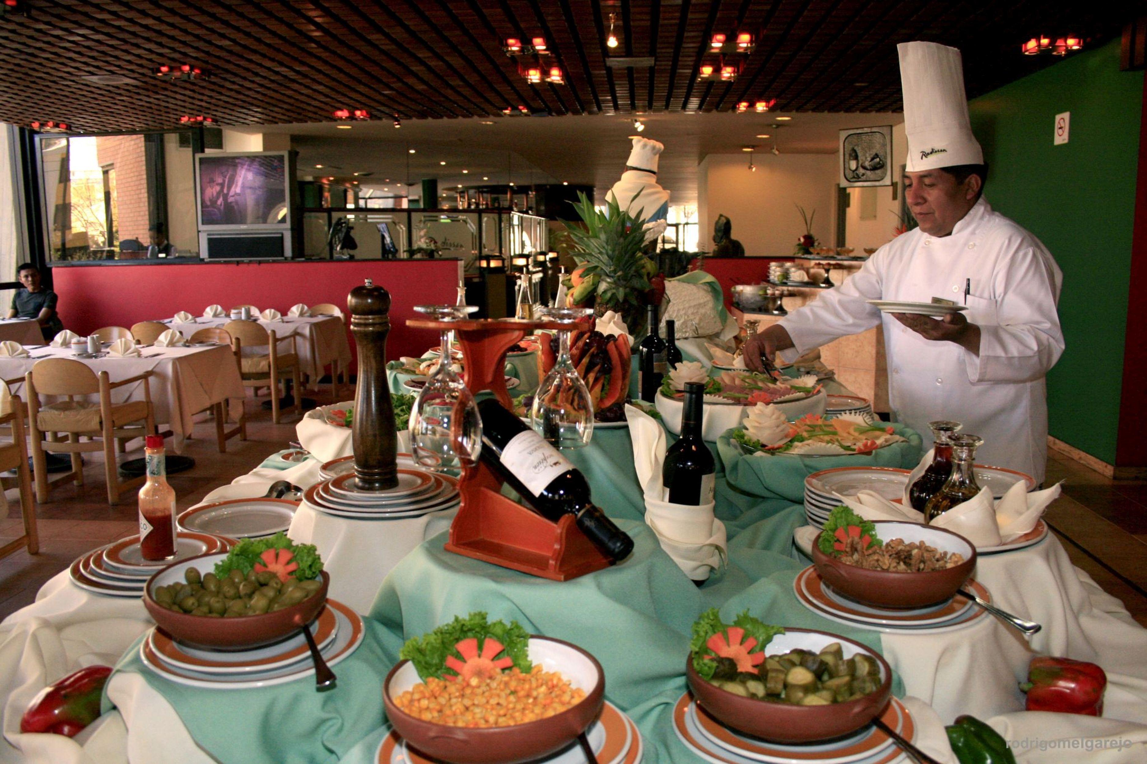 Real Plaza Hotel & Convention Center La Paz Restoran fotoğraf